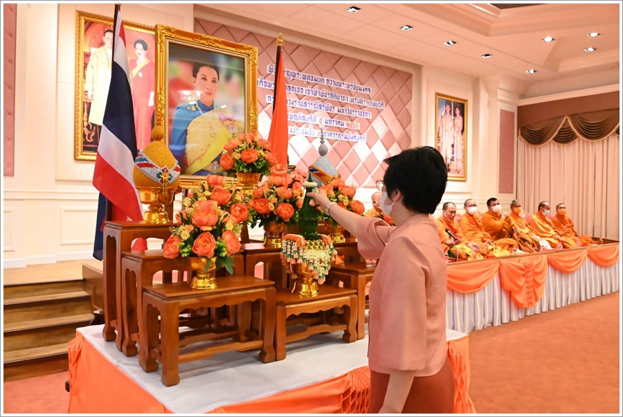 รูป ﻿กรมบังคับคดีจัดพิธีเจริญพระพุทธมนต์ ถวายพระพรชัยมงคล สมเด็จพระเจ้าลูกเธอ เจ้าฟ้าพัชรกิติยาภา นเรนทิราเทพยวดี กรมหลวงราชสาริณีสิริพัชร มหาวัชรราชธิดา
